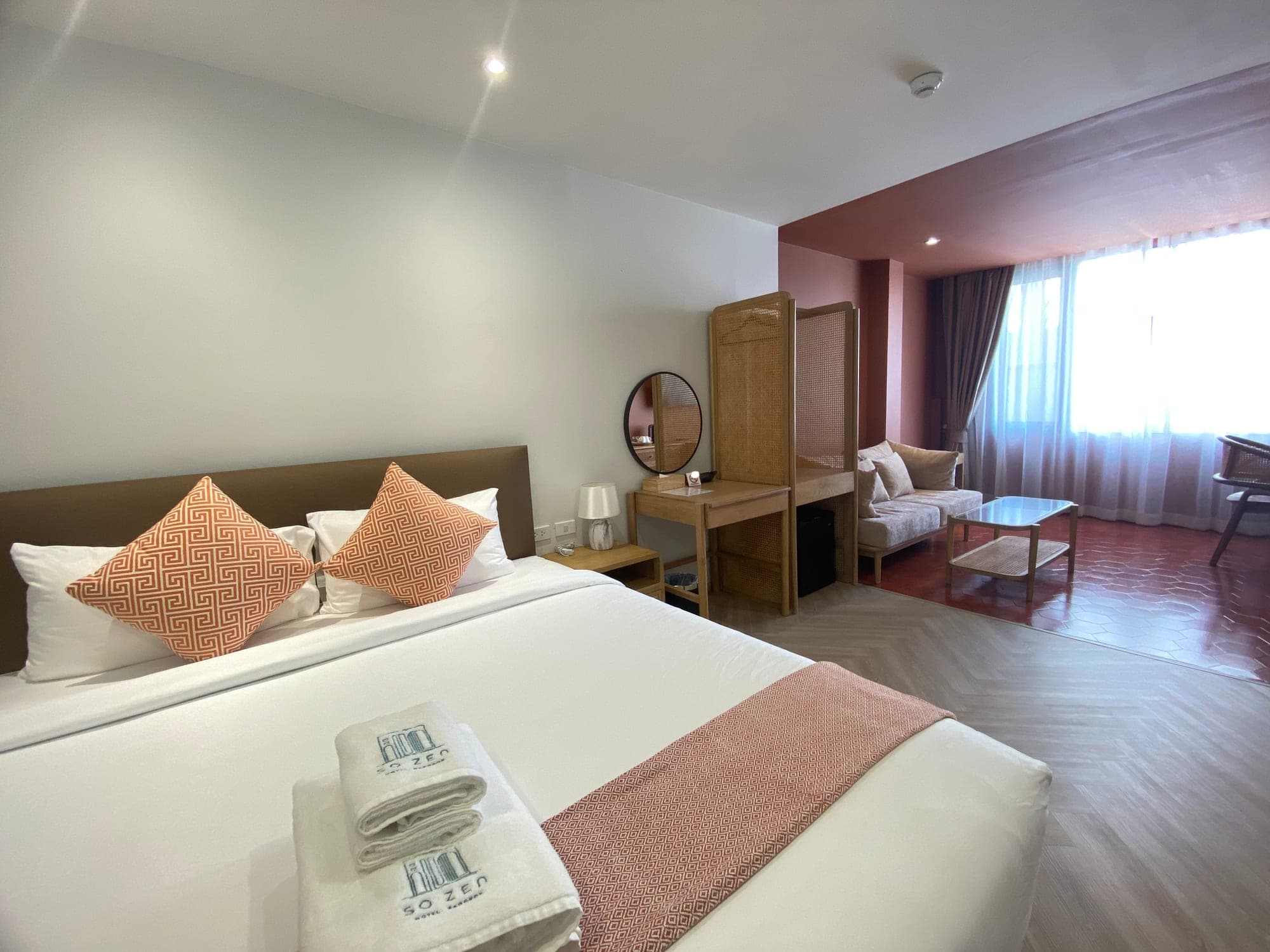 Deluxe Queen Suite