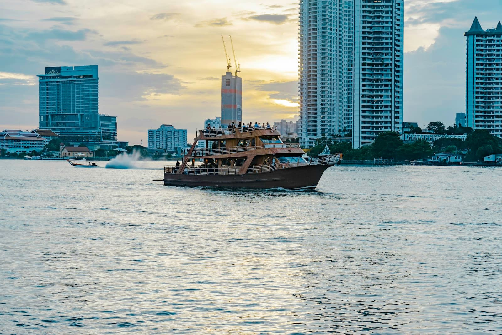 Chao Phraya River & Asiatique 2